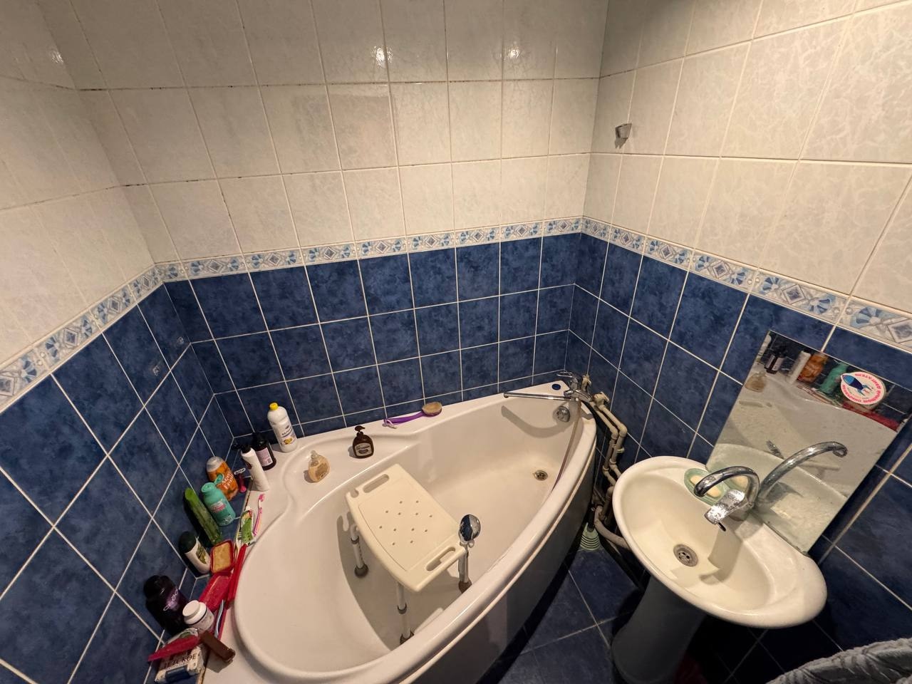 Продам 3квартиру в Артемовском районе. Кв.Ольховский 12а 4эт 9эт Площадь 74м2 Комнаты изолированные Большая-светлая квартира. Окна мет.пластик Отопление новое. Балкон Лоджия Просторная кухня это мечта хозяйки. Во дворе школа. Сделай ремонт по своим возможности и живи счастливо. Магазин на 1эт. к сделке. Цена ...