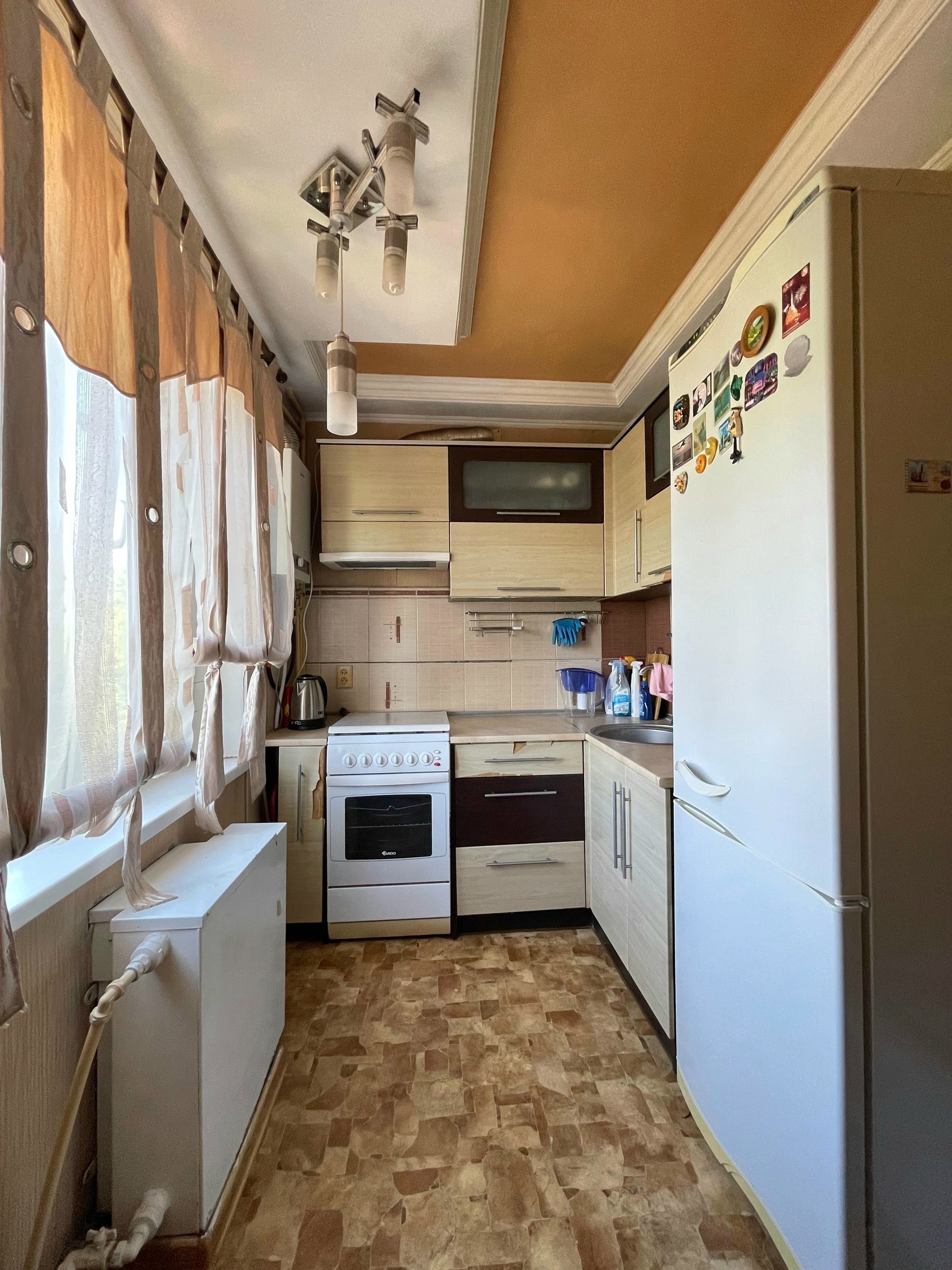 🏢 Продаётся 2-х комнатная квартира в Свердловске, кв.50 лет Октября 31-а, возле РЭС. 4-й этаж из 5-ти.
🛠Окна металлопластиковые. Сан.узел совмещё...