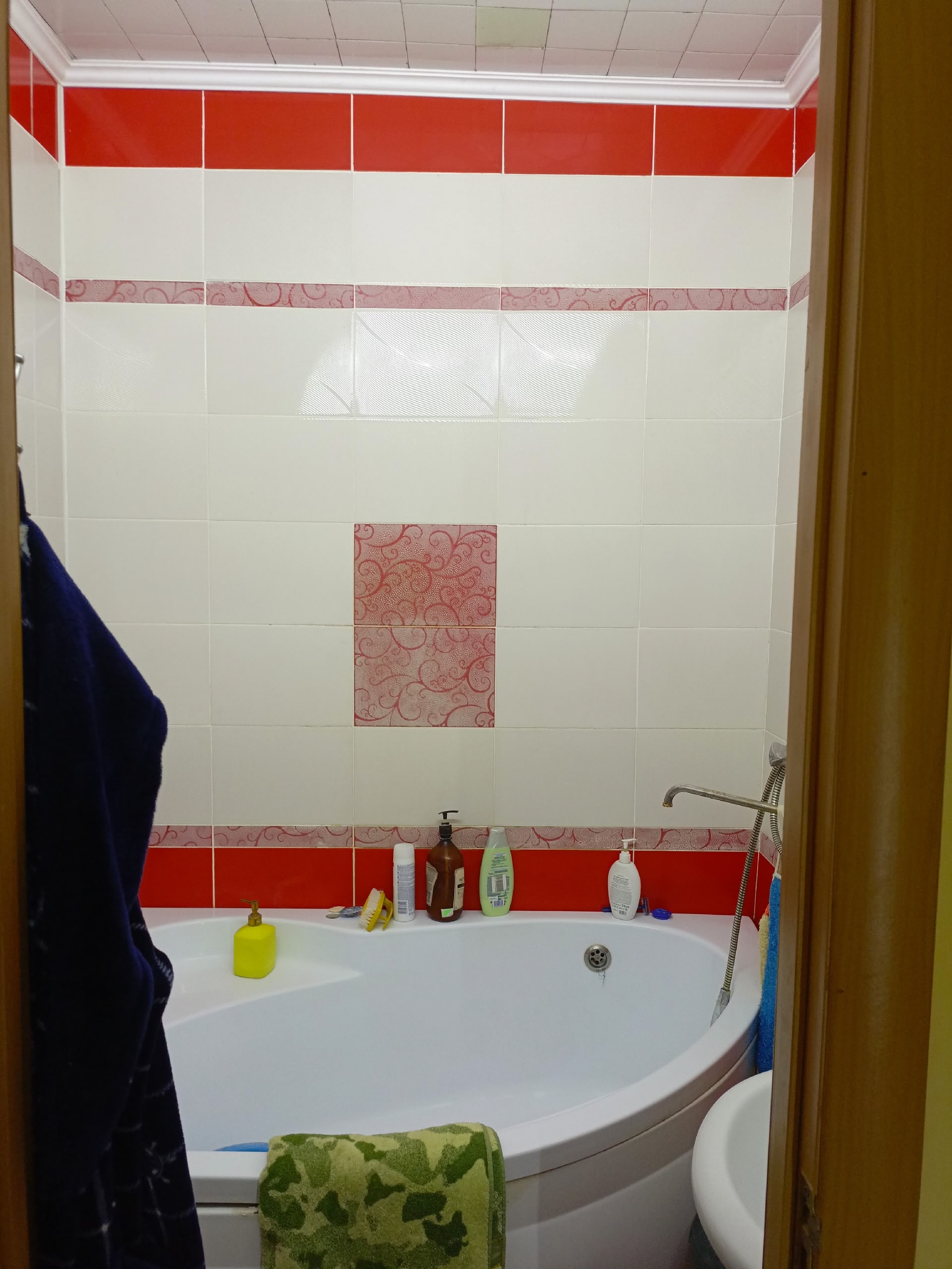 Продам 3к.квартиру 72м2, 2/9этаж Цена 7.0🍋 г. Луганск р-н Артемовский кв. Южный. Автономное отопление, два балкона, мебель, техника остаётся новым собственникам. Любой вид расчёта ‼️ +7-959-989-81-88 Анна...