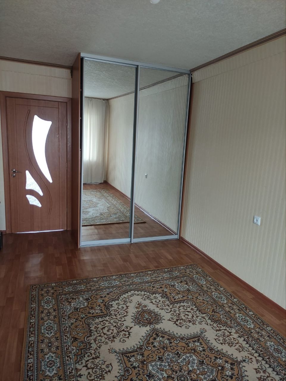 🌟 Продается уютная 3-х комнатная квартира в Алчевске! 🌟 🏠 Расположение: 📍 Район Кольца 6, проспект Металлургов 🛗 Этаж: 7 (лифт в наличии) ✨ Характеристики квартиры: - Площадь: 65.4 м² - 2 балконадля комфортного отдыха - Окна: металлопластиковые - Не угловая, что обеспечивает дополнительный уют 💰 Цена:3.700.00...