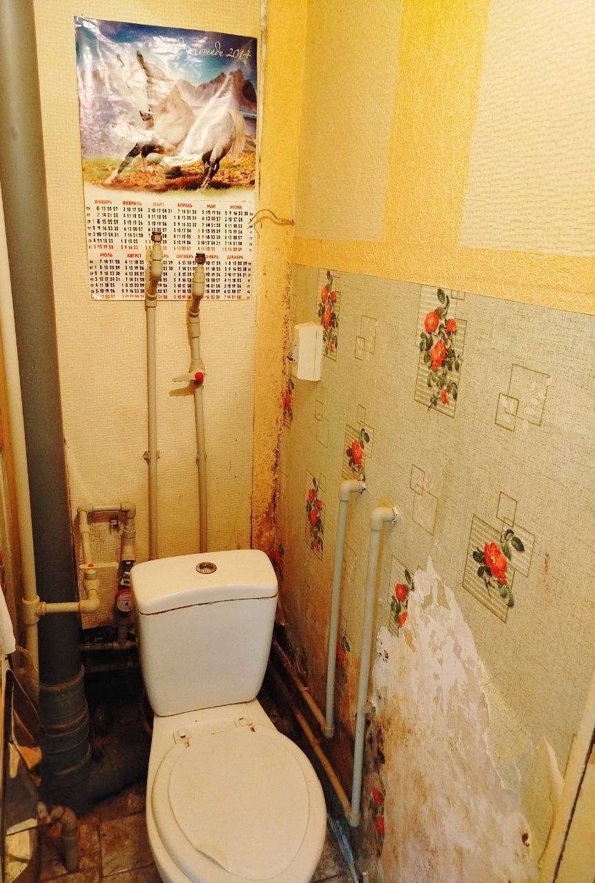 Объект 930 Продается 2 к. квартира в г.Алчевске р-н Роддома по пр.Металлургов 5/9 эт.дома На данном этапе идёт УСТАНОВКА ЛИФТА !!! ОП - 51.9 кв, кухня - 7 кв. Балкон - 6 м(дерево). Состояние квартиры - под ремонт!Имеется два окна-МП (кухня и спальня). Проложена новая проводка, но не оштукатурена. Цена - 1.500...