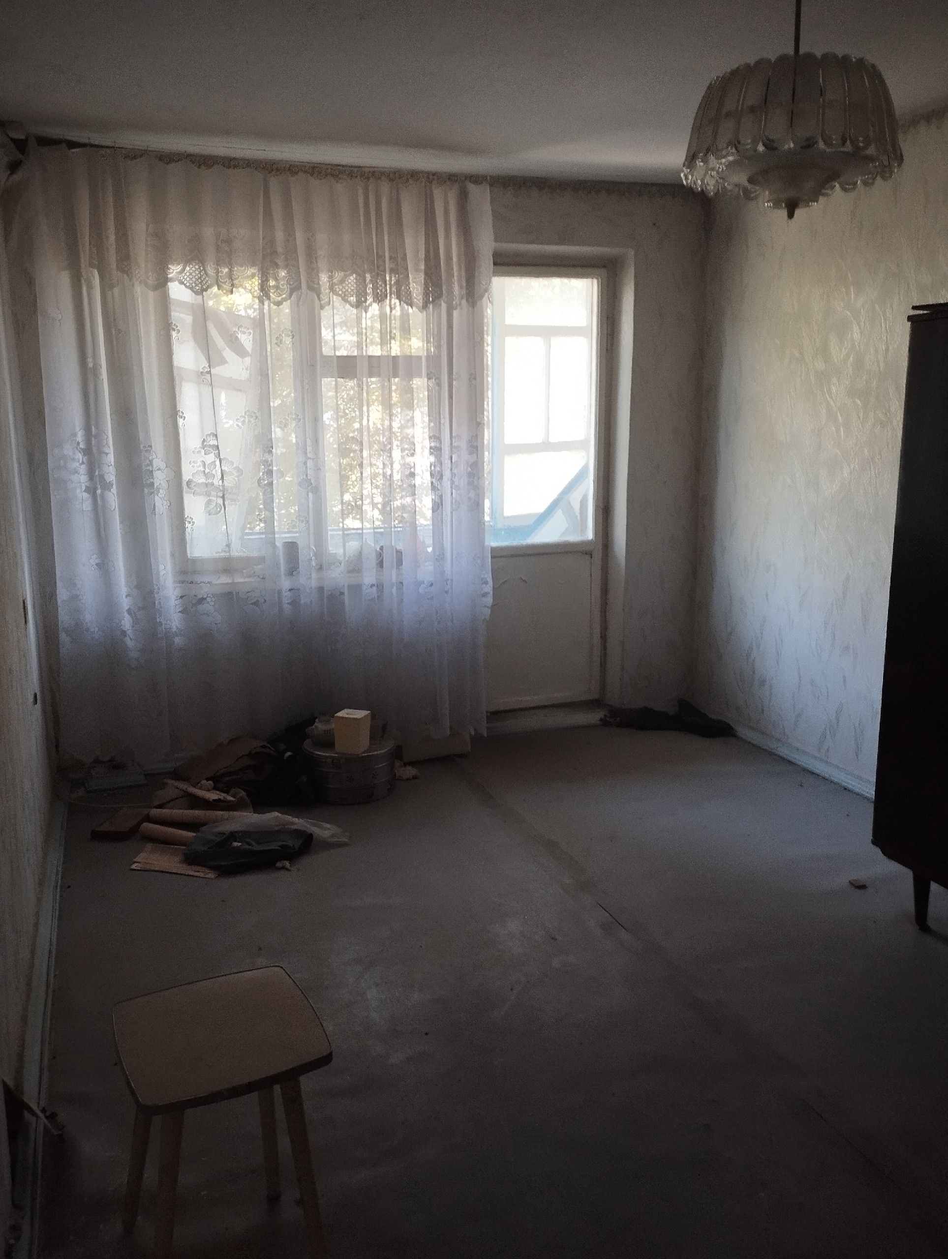 Продам 2-х комнатную квартиру на 2 -ом этаже в 5- ти этажном доме ( панельный ) 2-ой подъезд. ( 45 кв. ) Луганская область Свердловский р-н пгт Червонопартизанск. Центр города прям возле администрации в радиусе 100 метров Школа, больница, кафе, сквер, детская площадка. С документами всё в порядке!!! Требуется...
