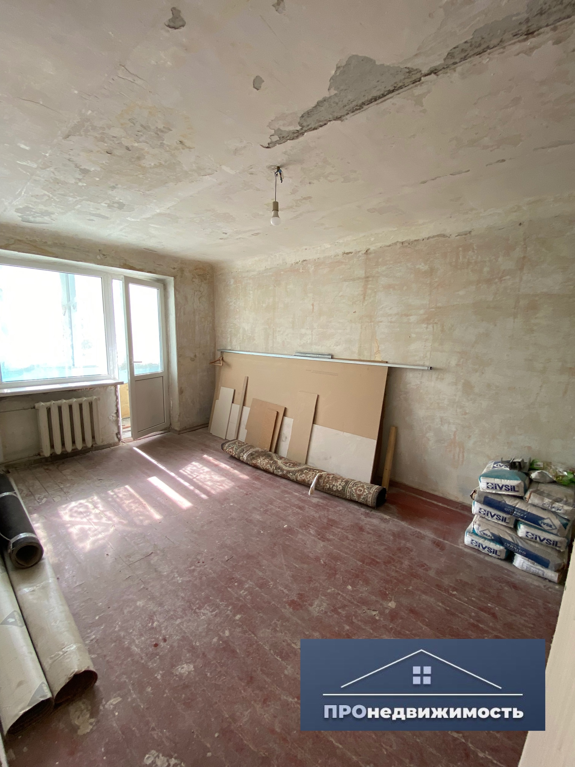 ‼️‼️ Доступное капиталовложение Алчевск!!! ОП 35 м.кв Этаж 3/5 Окна МП - продажа 1-й квартиры!!! - район магазина «Гранат» - имеются стройматериалы на всю квартиру для ремонта - плитка, гипсокартон, линолеум, строительные смеси - документы РФ🇷🇺 Цена 1.1🍋 +79591838304 WhatsApp/Telegram ...