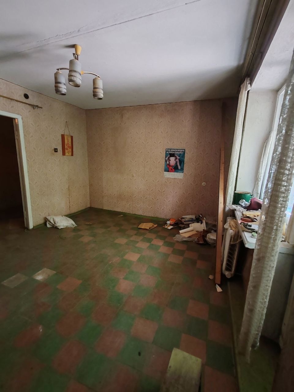 🗝️Продаётся 2-х комнатная квартира под ремонт🗝️ Расположение : г. Стаханов, ул. Олимпийская(Южный) 17. 💸Цена 1.4 млн рублей. Торг уместен. 🔵3 этаж/5этажного дома . 🔵Отличное место расположение ( рядом остановки общественного транспорта,аптеки, магазины, рынок, школа) к продаже. По всем вопросам обращаться в а...