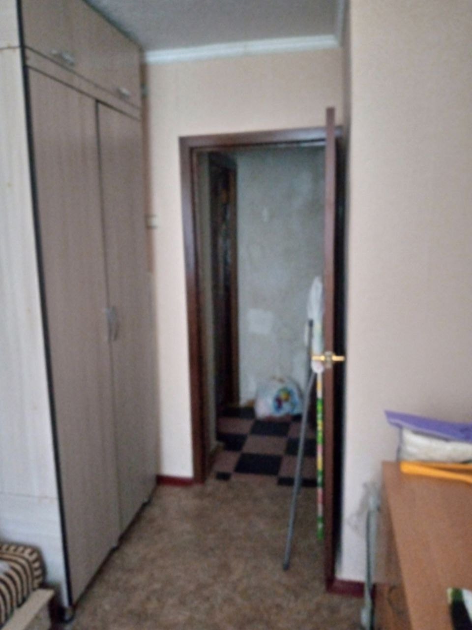 , ПРОДАМ!! Продается 3-х комнатная квартира, г.Суходольск, ул.Станиславского д.50, 2 этаж 5-ти этажного дома, не угловая. В жилом состоянии. В квартире установлены металлопластиковые окна, индивидуальное отопление, бойлер. Хорошая планировка квартиры, имеется кладовая. к продаже, 1 собственник. Цена: 1.200.00...
